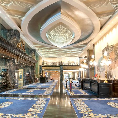 New Orient Landmark Hotel Makaó Kültér fotó The lobby of the hotel