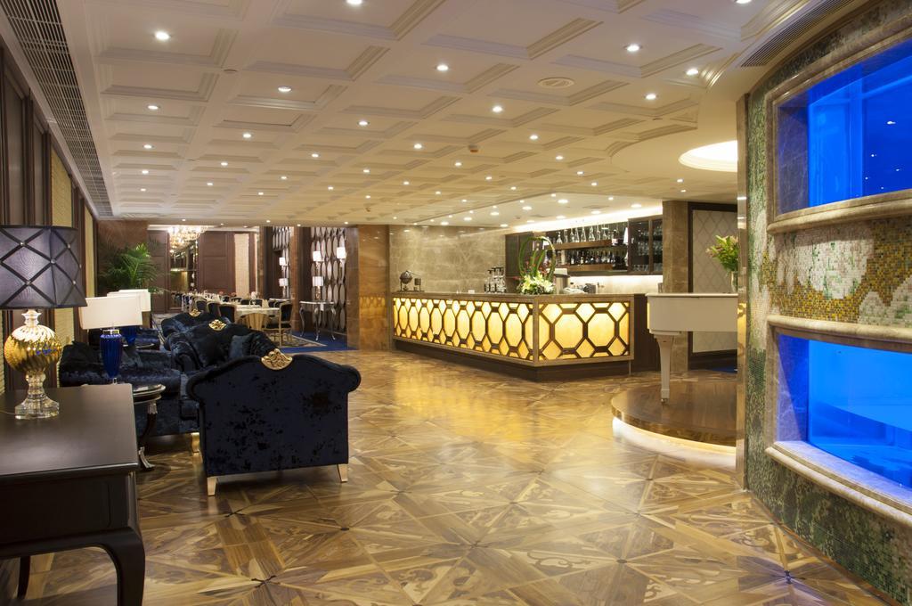 New Orient Landmark Hotel Makaó Kültér fotó The lounge at the airport