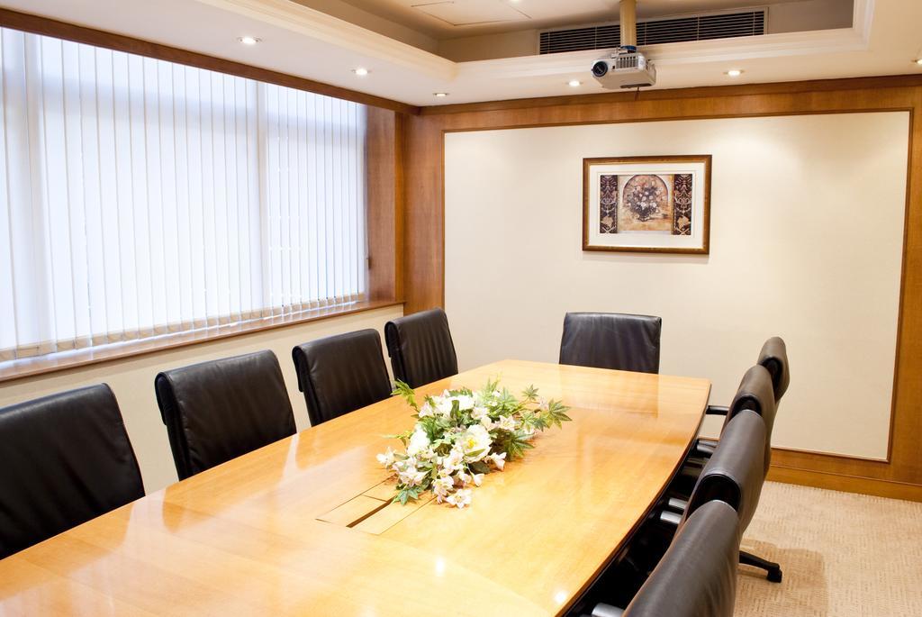 New Orient Landmark Hotel Makaó Kültér fotó Boardroom at the London office