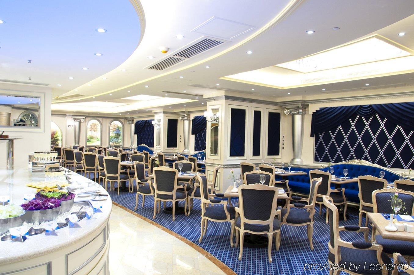 New Orient Landmark Hotel Makaó Beltér fotó The restaurant of the hotel