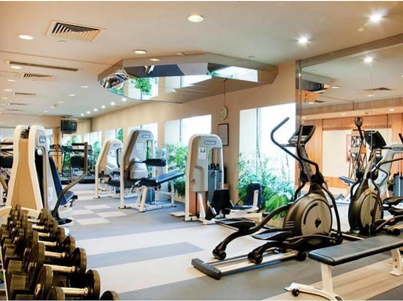 New Orient Landmark Hotel Makaó Kültér fotó A gym in a hotel