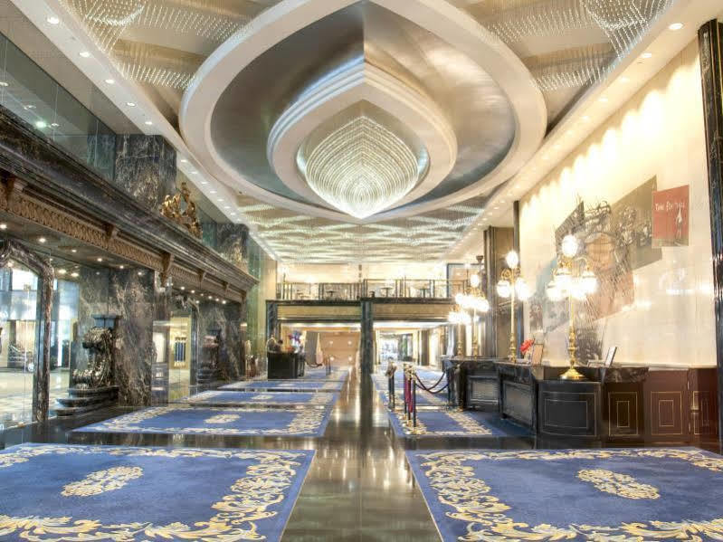 New Orient Landmark Hotel Makaó Kültér fotó The lobby of the hotel