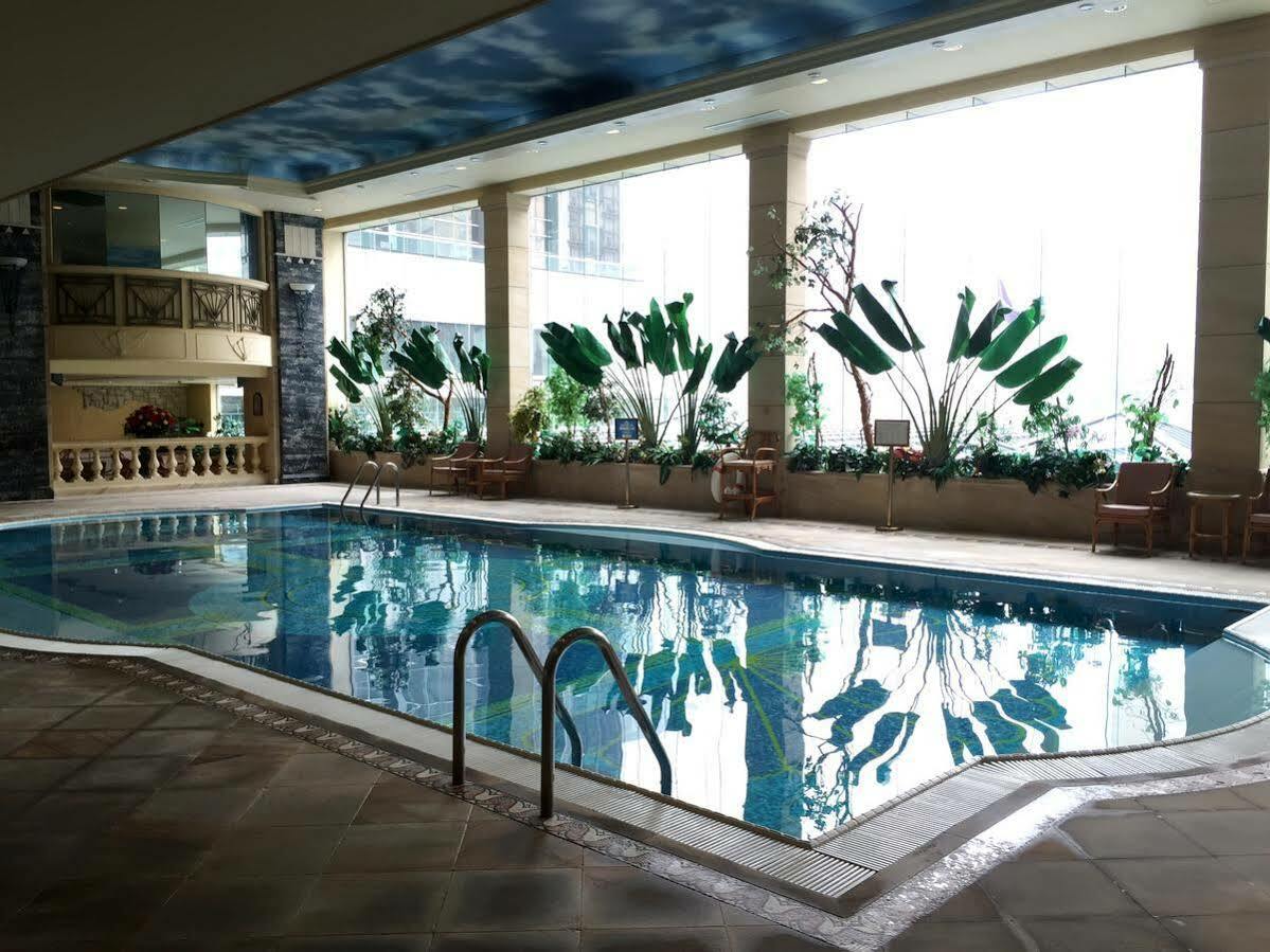 New Orient Landmark Hotel Makaó Kültér fotó The pool at the hotel
