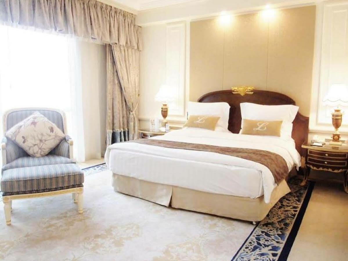 New Orient Landmark Hotel Makaó Kültér fotó A bedroom at the hotel